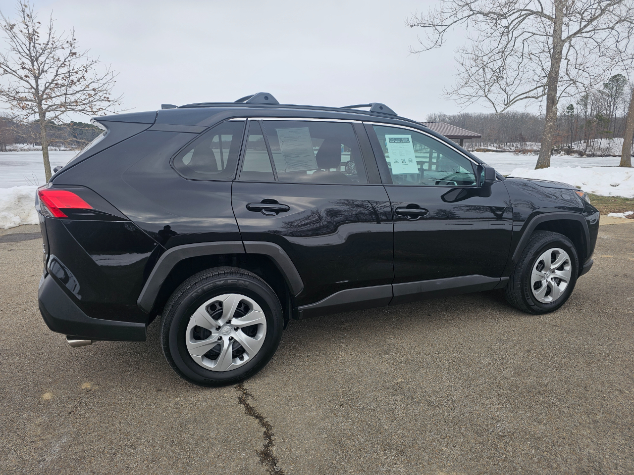 Toyota RAV4 LE AWD (Natl) 2020