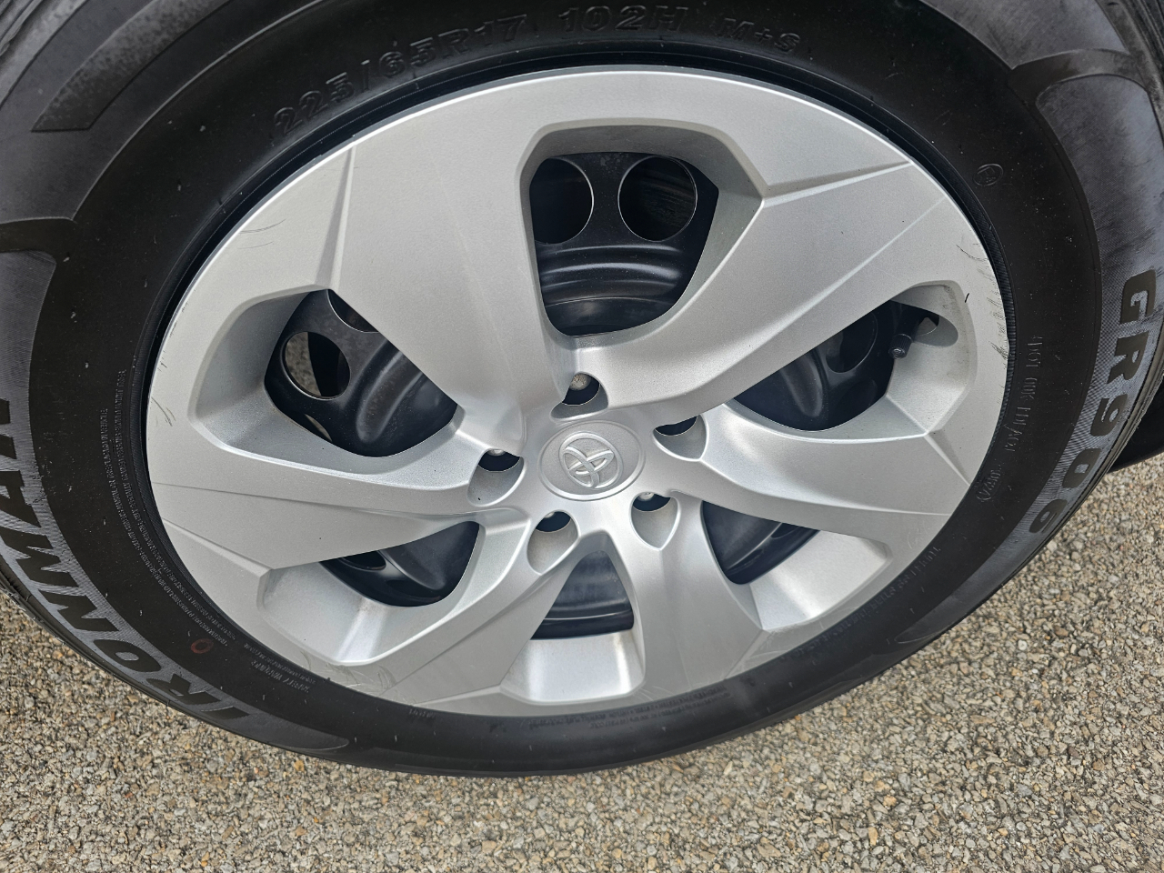 Toyota RAV4 LE AWD (Natl) 2020