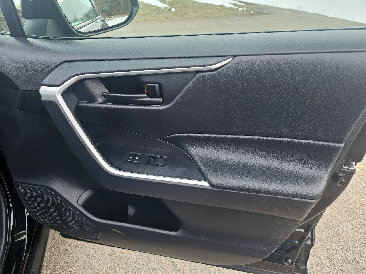 Toyota RAV4 LE AWD (Natl) 2020