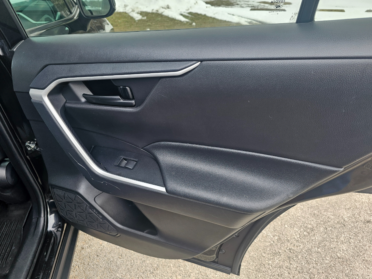 Toyota RAV4 LE AWD (Natl) 2020