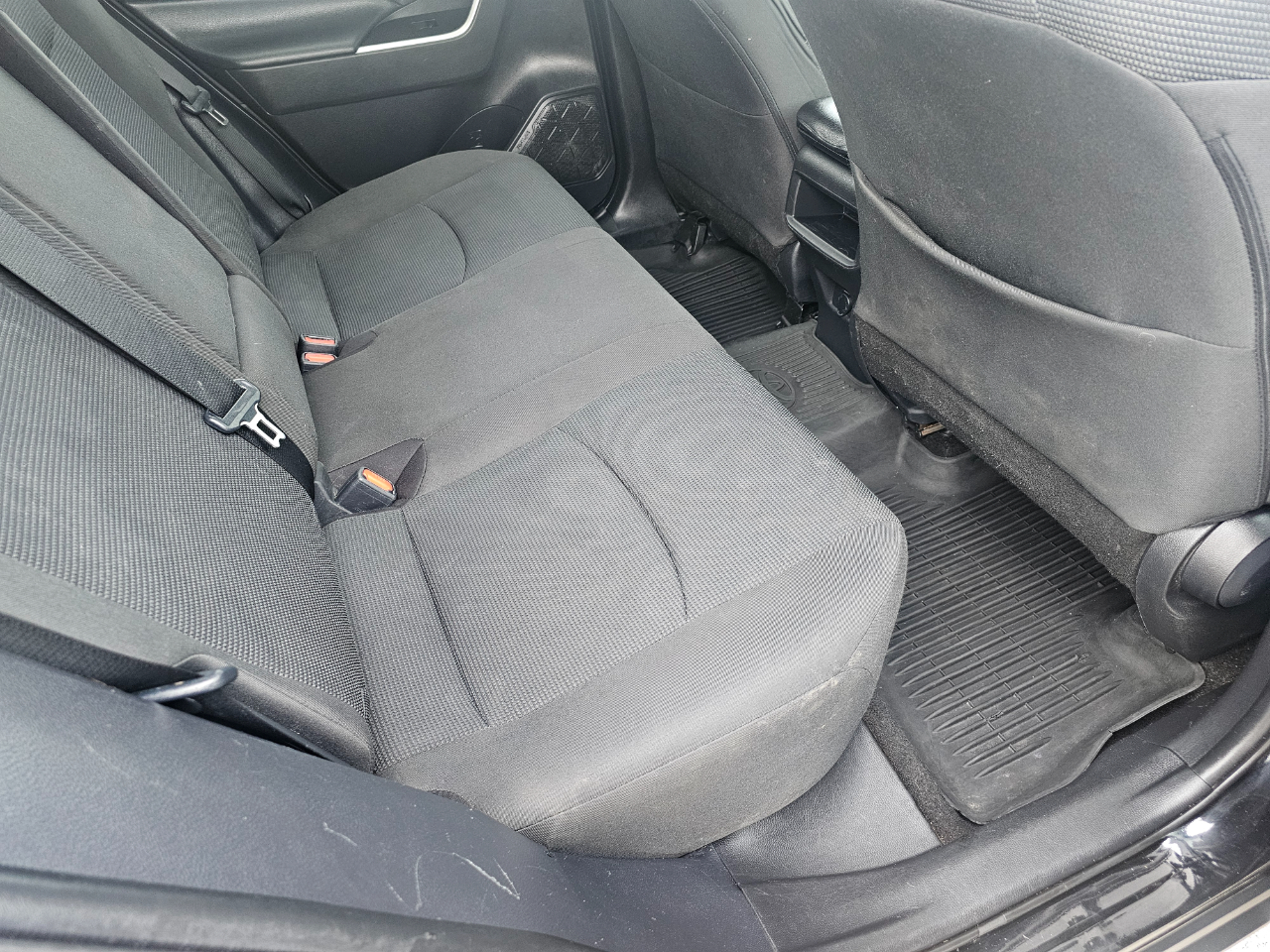 Toyota RAV4 LE AWD (Natl) 2020