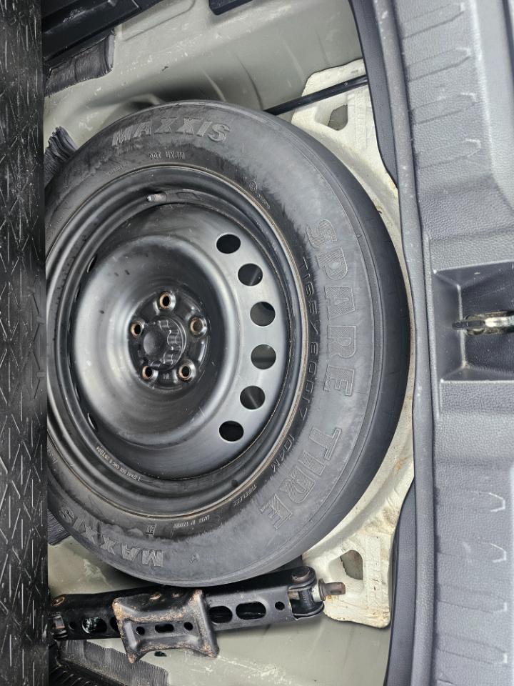 Toyota RAV4 LE AWD (Natl) 2020