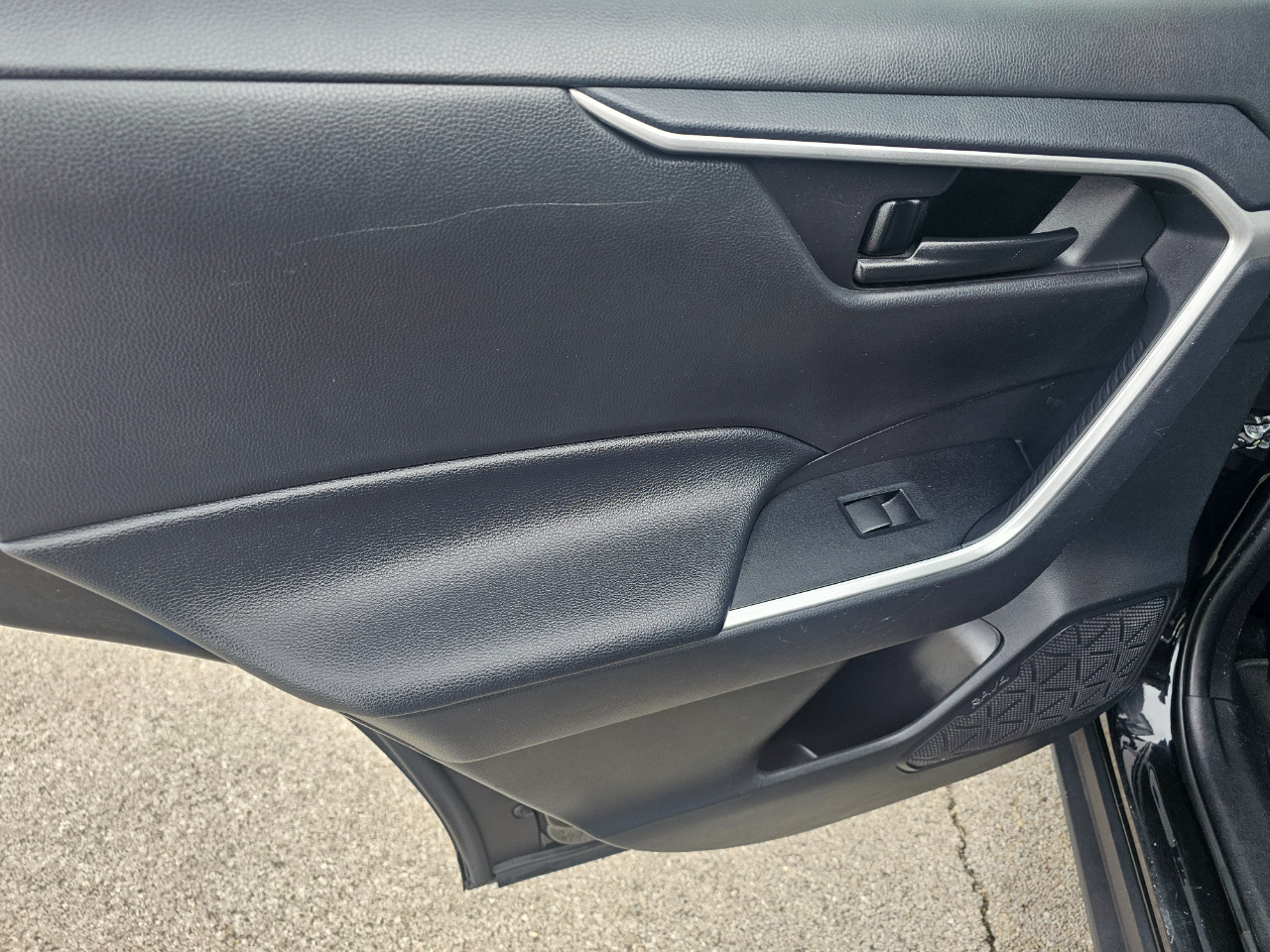 Toyota RAV4 LE AWD (Natl) 2020