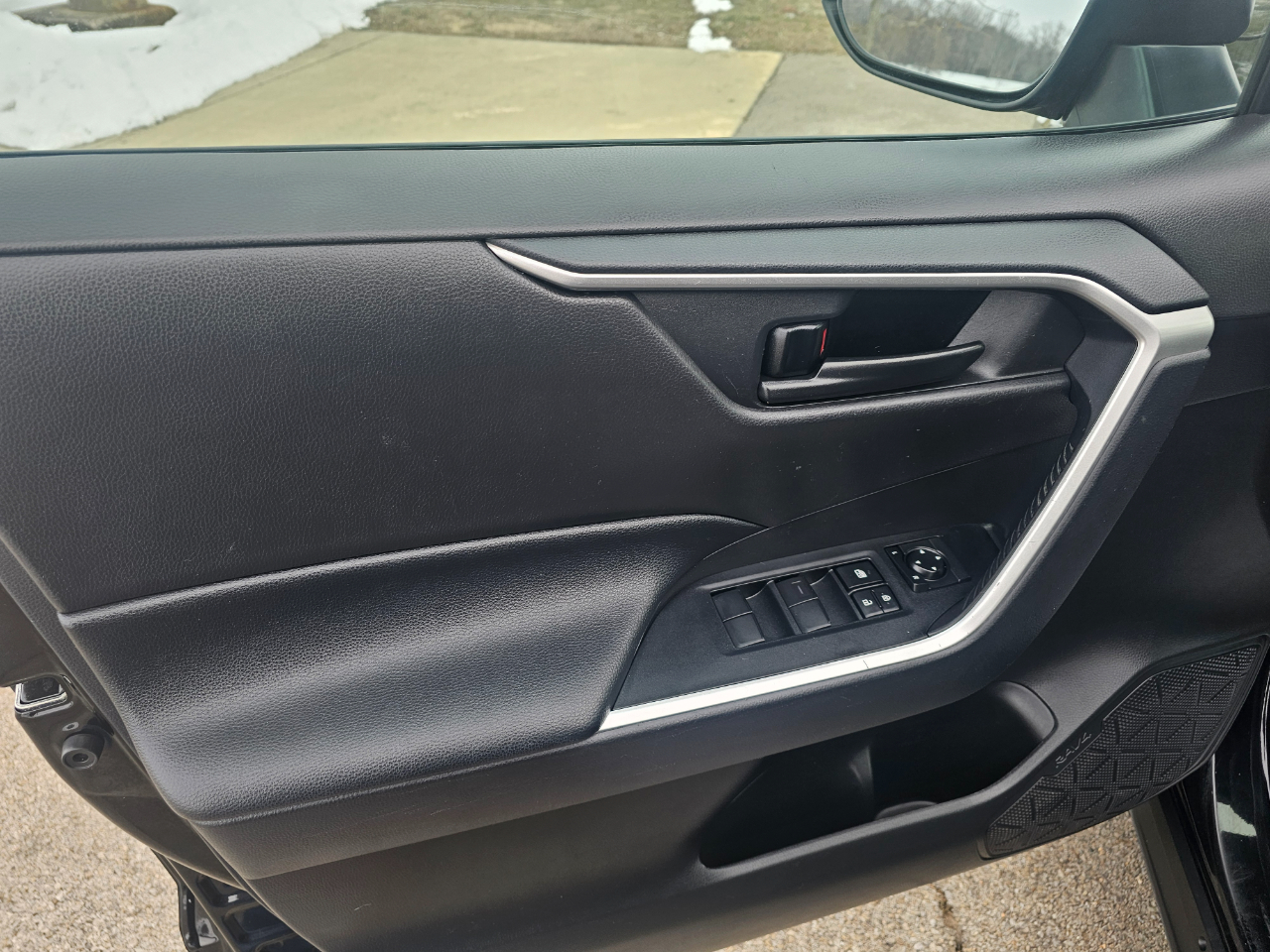 Toyota RAV4 LE AWD (Natl) 2020