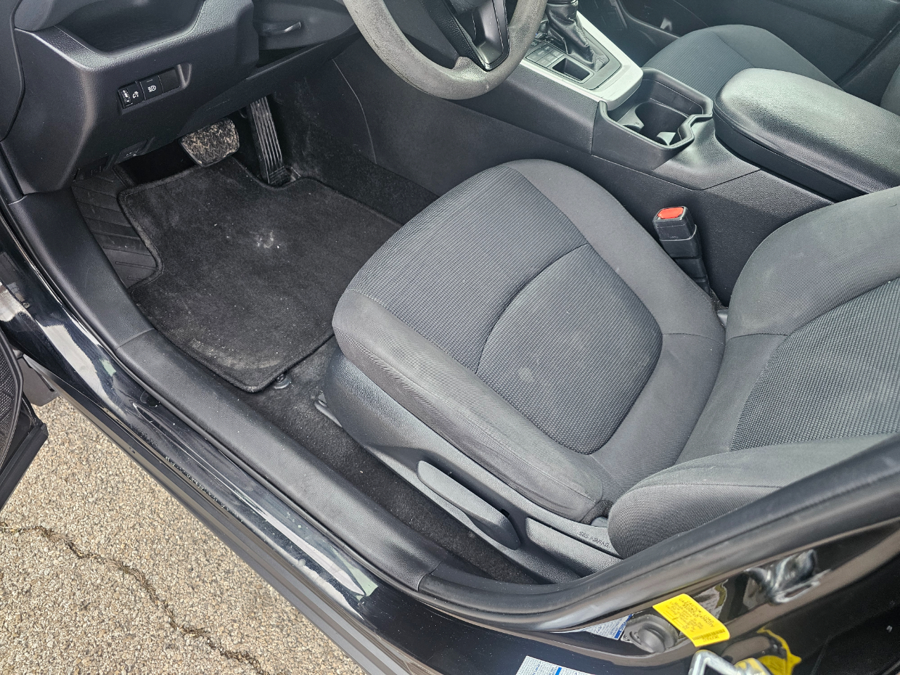 Toyota RAV4 LE AWD (Natl) 2020