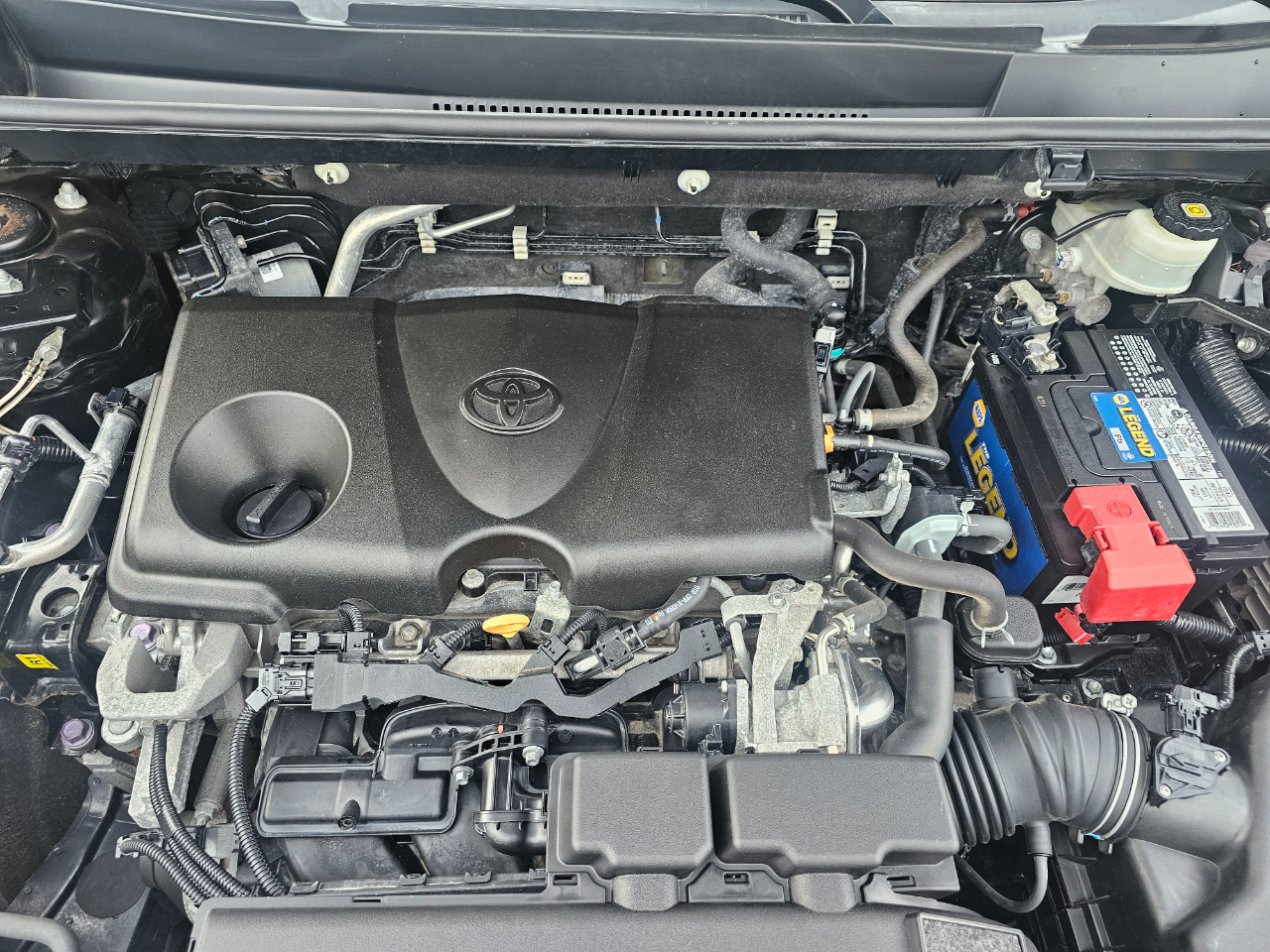 Toyota RAV4 LE AWD (Natl) 2020