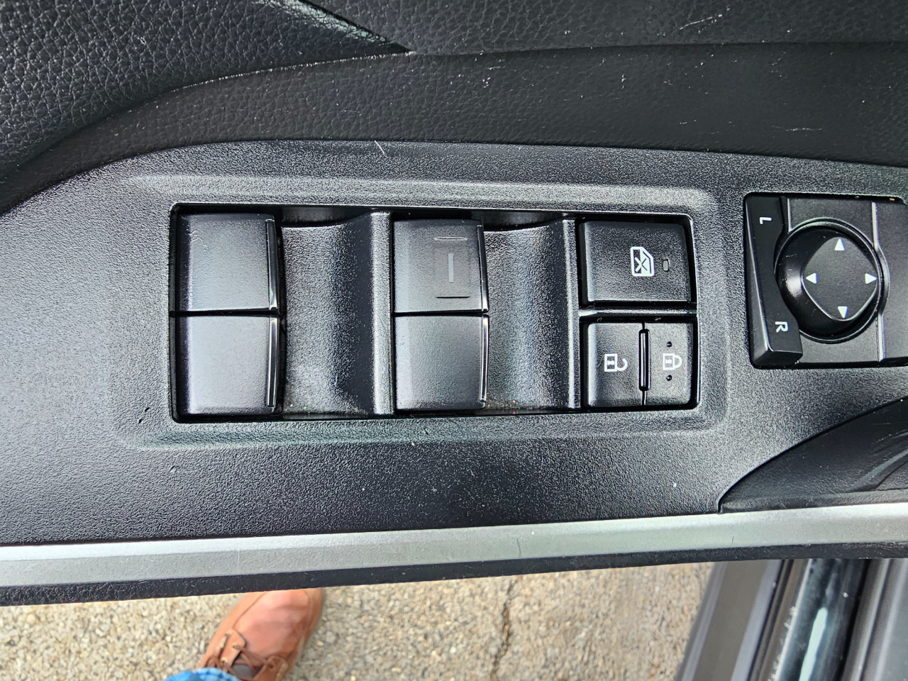 Toyota RAV4 LE AWD (Natl) 2020