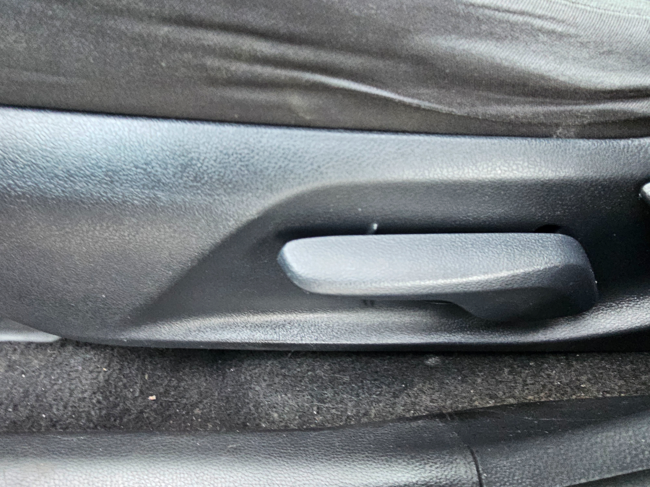 Toyota RAV4 LE AWD (Natl) 2020