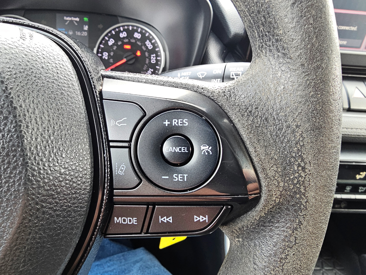 Toyota RAV4 LE AWD (Natl) 2020