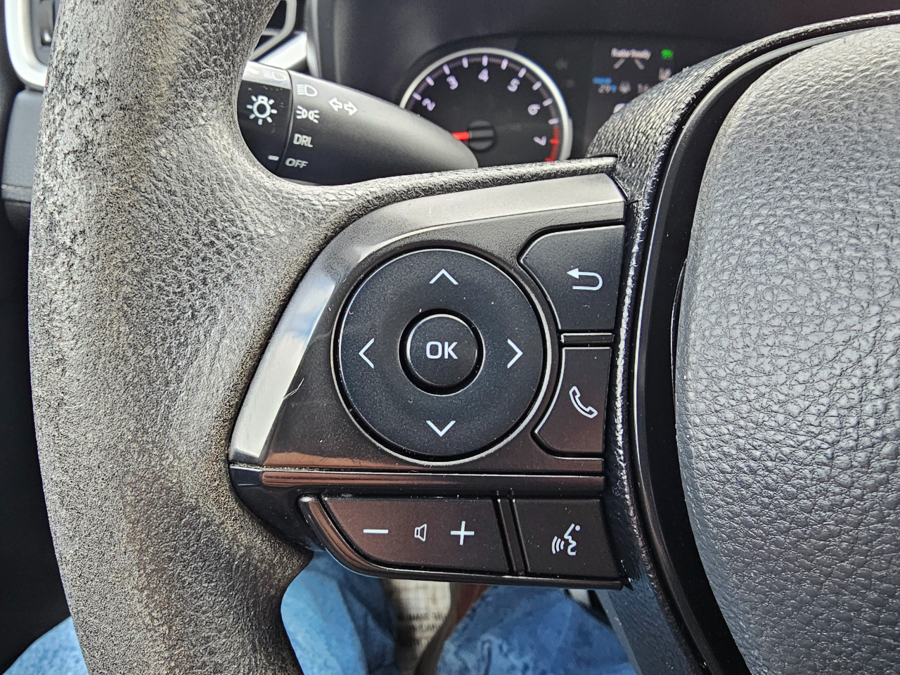 Toyota RAV4 LE AWD (Natl) 2020