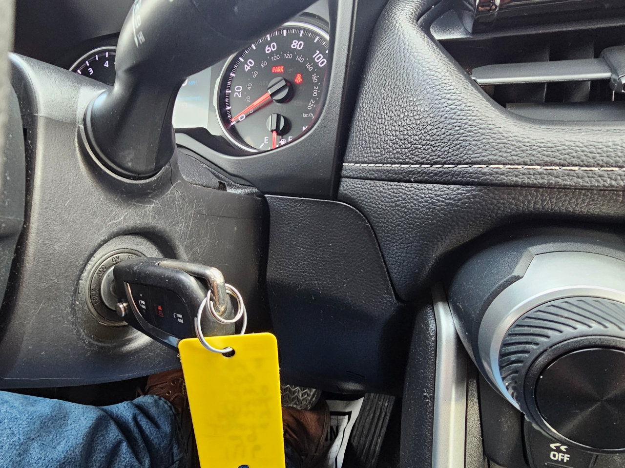 Toyota RAV4 LE AWD (Natl) 2020