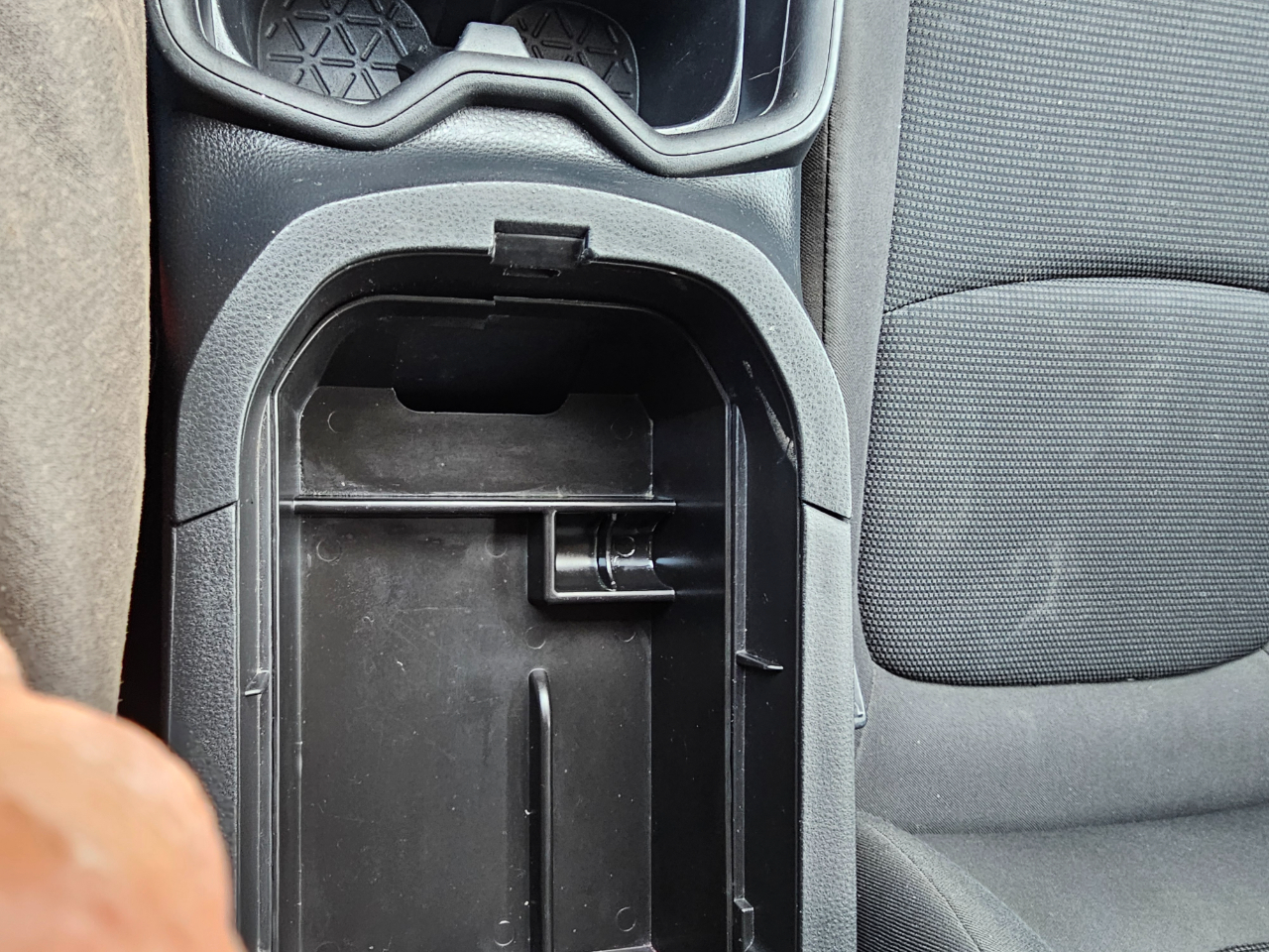 Toyota RAV4 LE AWD (Natl) 2020