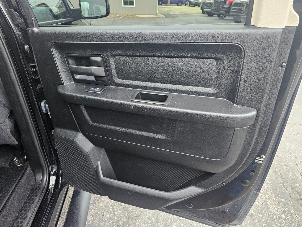 RAM 1500 Classic Tradesman 4x4 Crew Cab 5'7" Box 2021