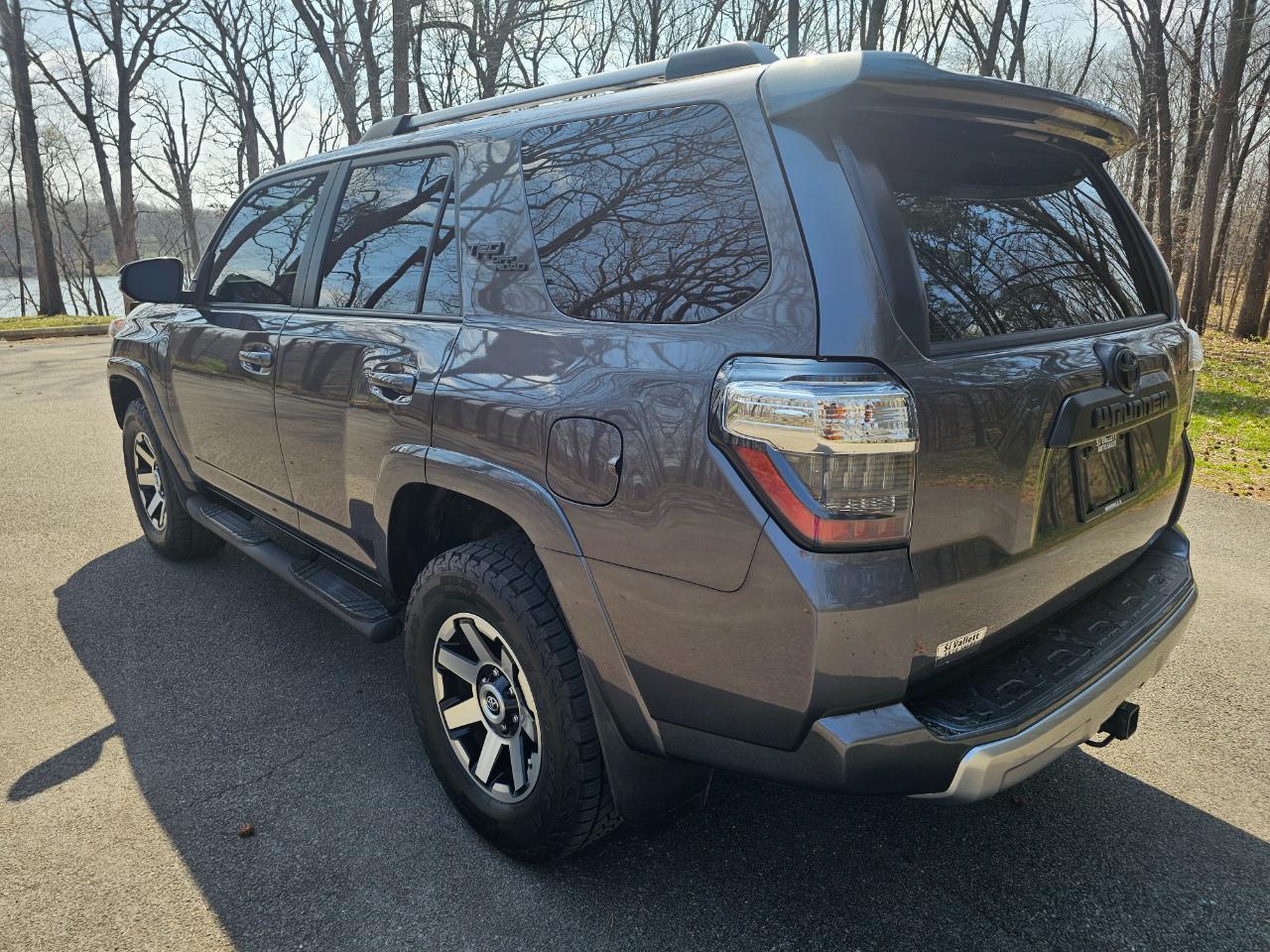 Toyota 4Runner TRD Off Road Premium 4WD (Natl) 2018