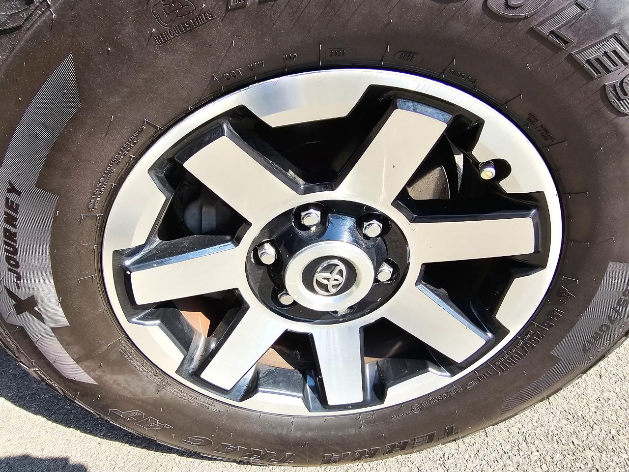 Toyota 4Runner TRD Off Road Premium 4WD (Natl) 2018