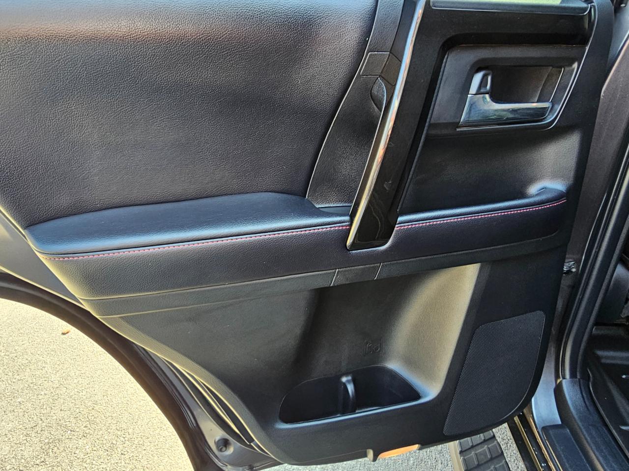 Toyota 4Runner TRD Off Road Premium 4WD (Natl) 2018