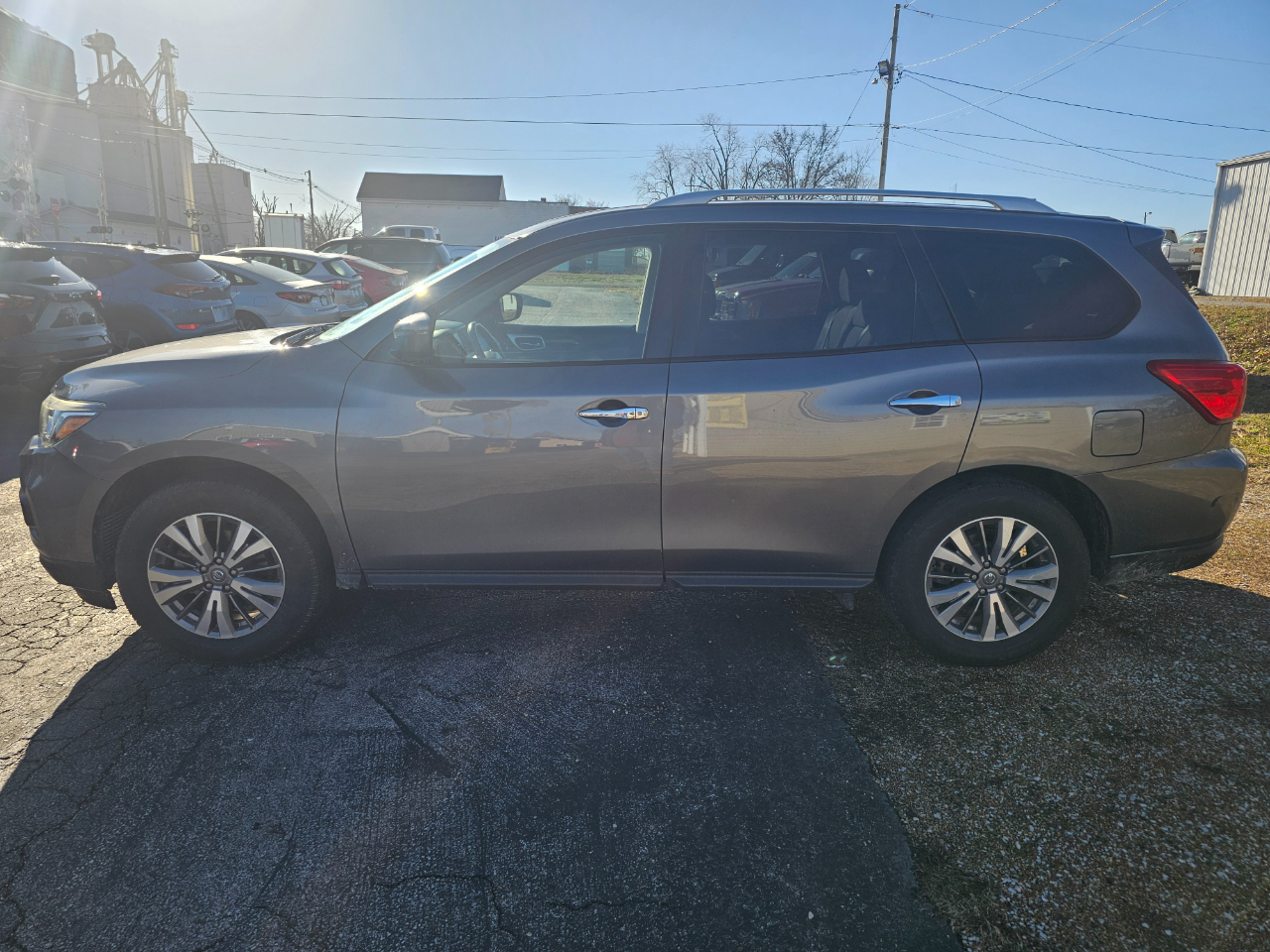 Nissan Pathfinder 4x4 SV 2019