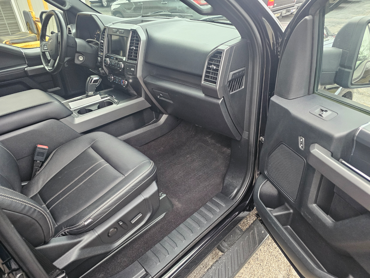 Ford F-150 4WD SuperCrew 139" XLT 2019