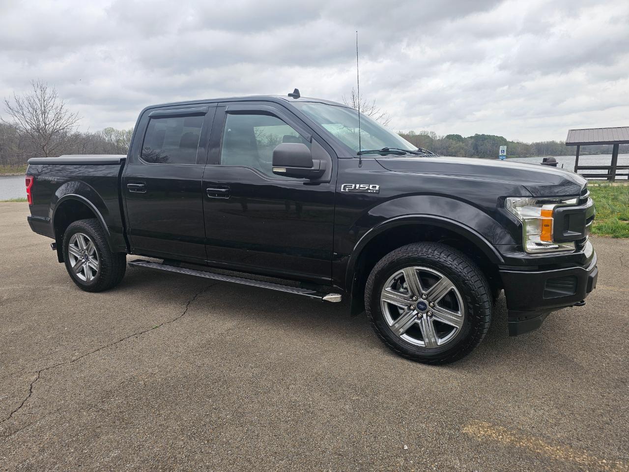 Ford F-150 4WD SuperCrew 145" XLT 2019