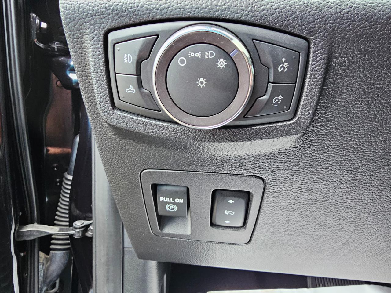 Ford F-150 4WD SuperCrew 145" XLT 2019