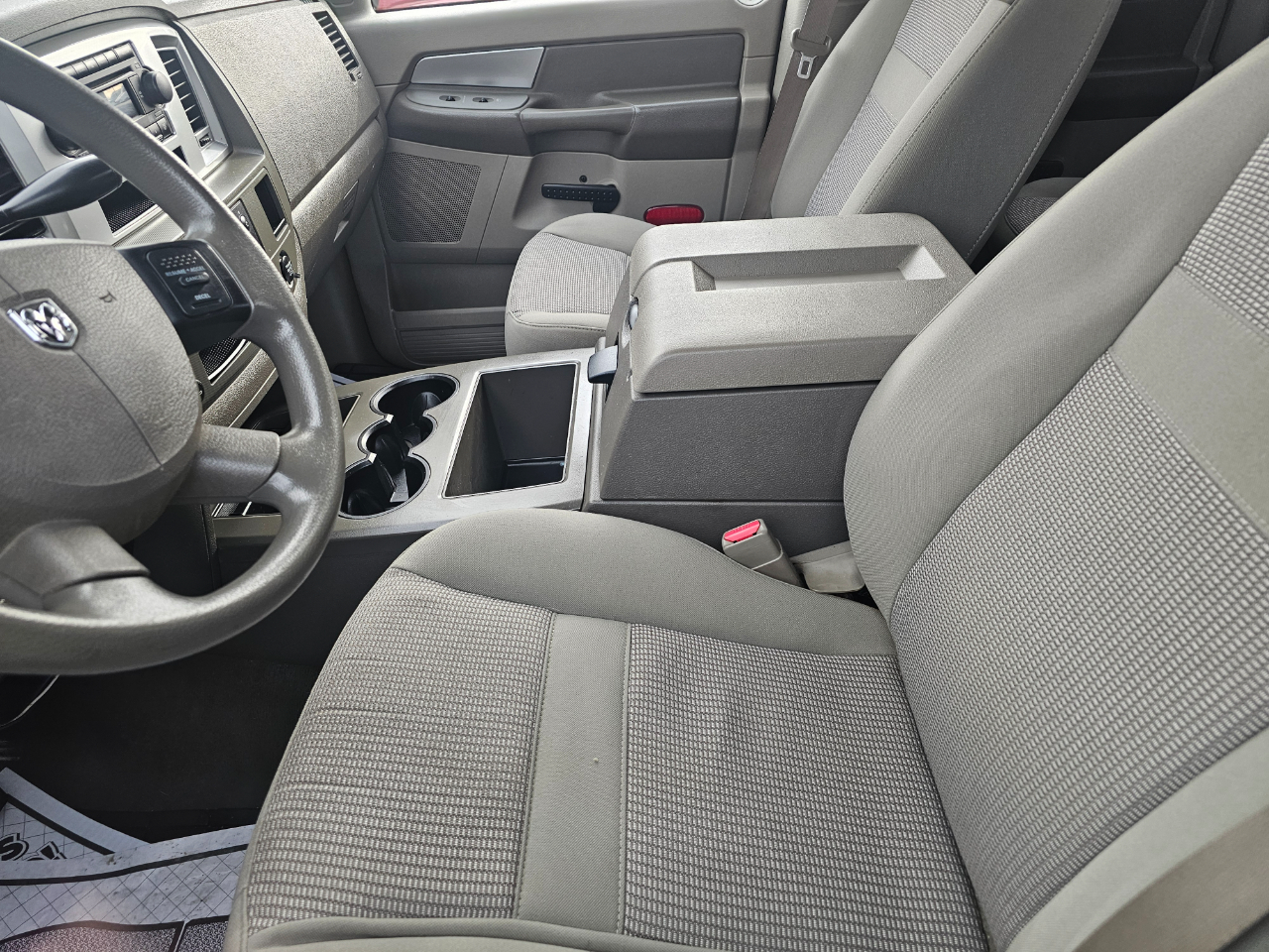 Dodge Ram 1500 4WD Quad Cab 140.5" SLT 2008