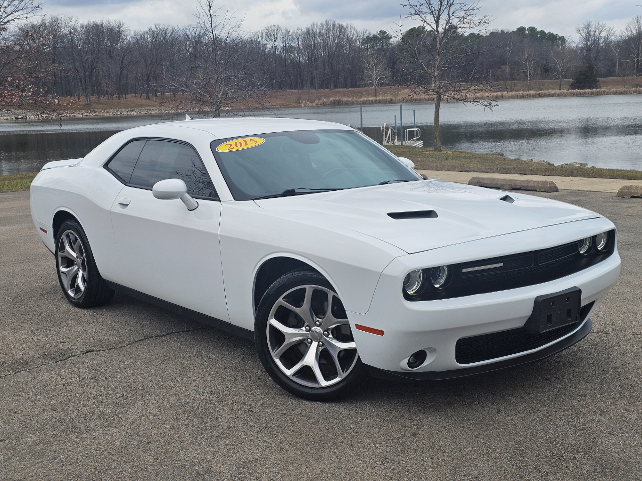 Dodge Challenger 2dr Cpe SXT Plus 2015
