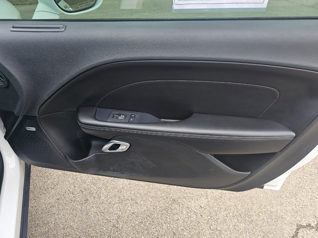 Dodge Challenger 2dr Cpe SXT Plus 2015