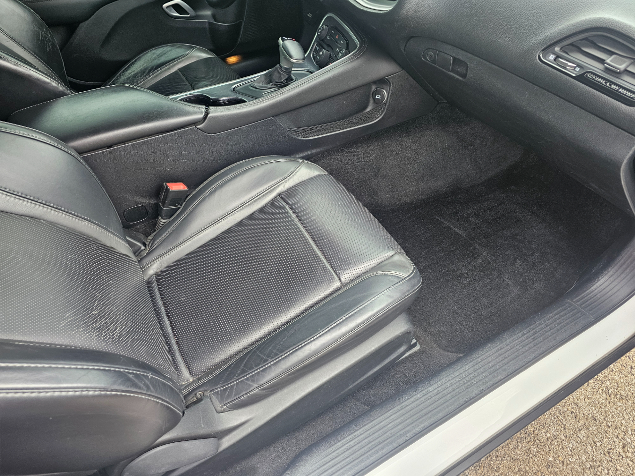 Dodge Challenger 2dr Cpe SXT Plus 2015