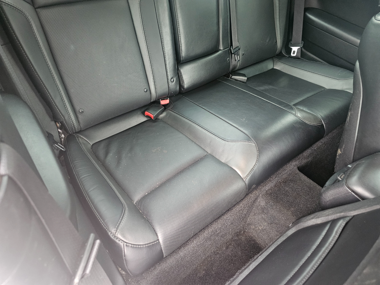 Dodge Challenger 2dr Cpe SXT Plus 2015