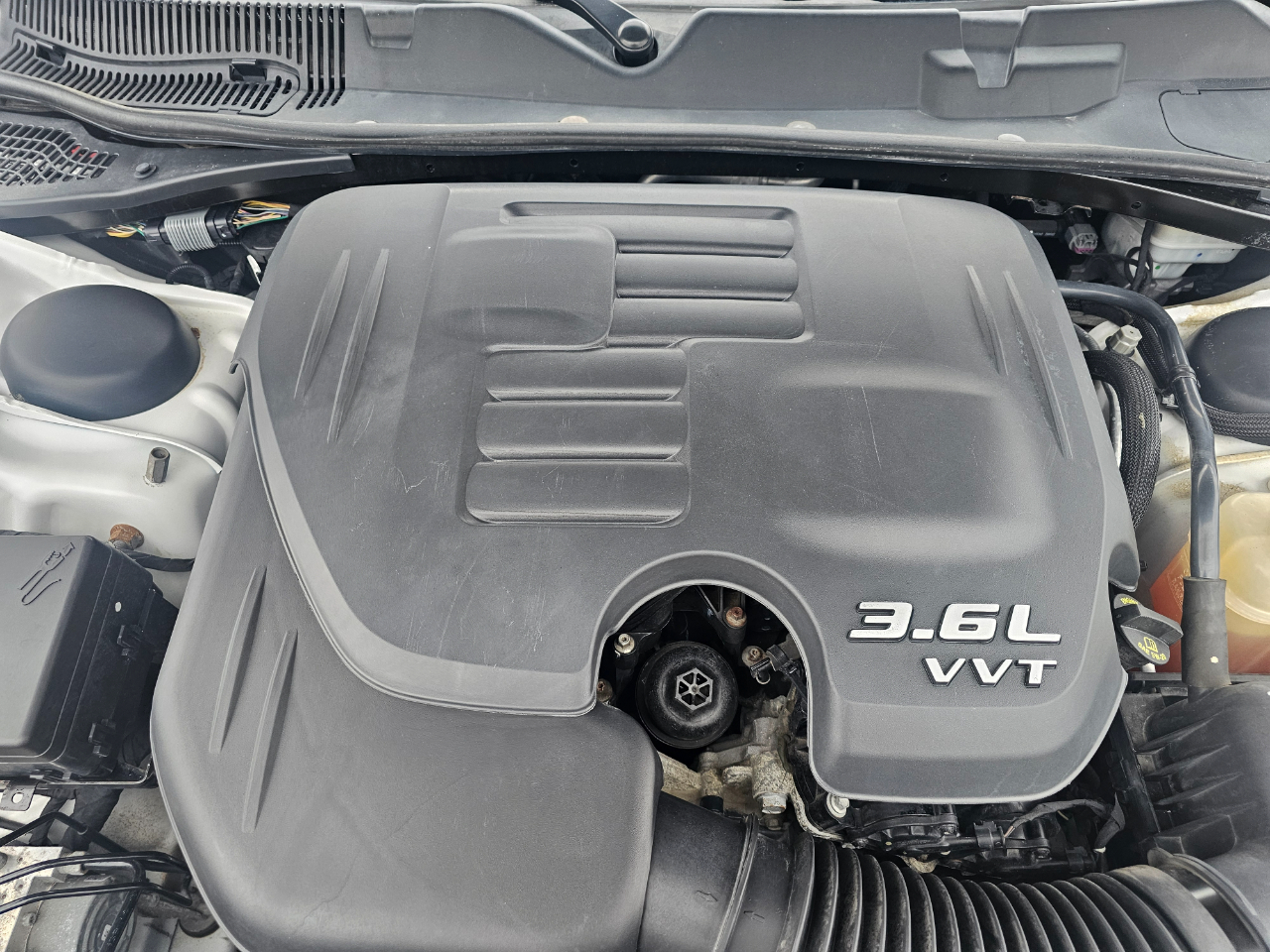 Dodge Challenger 2dr Cpe SXT Plus 2015