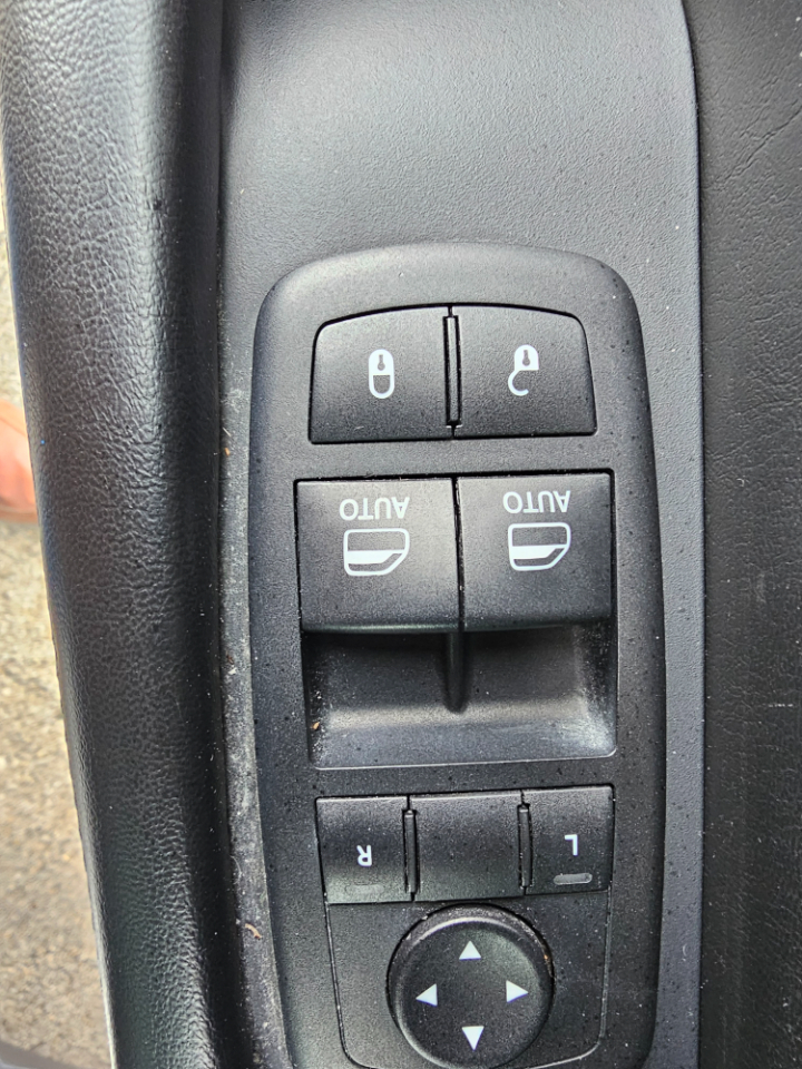 Dodge Challenger 2dr Cpe SXT Plus 2015