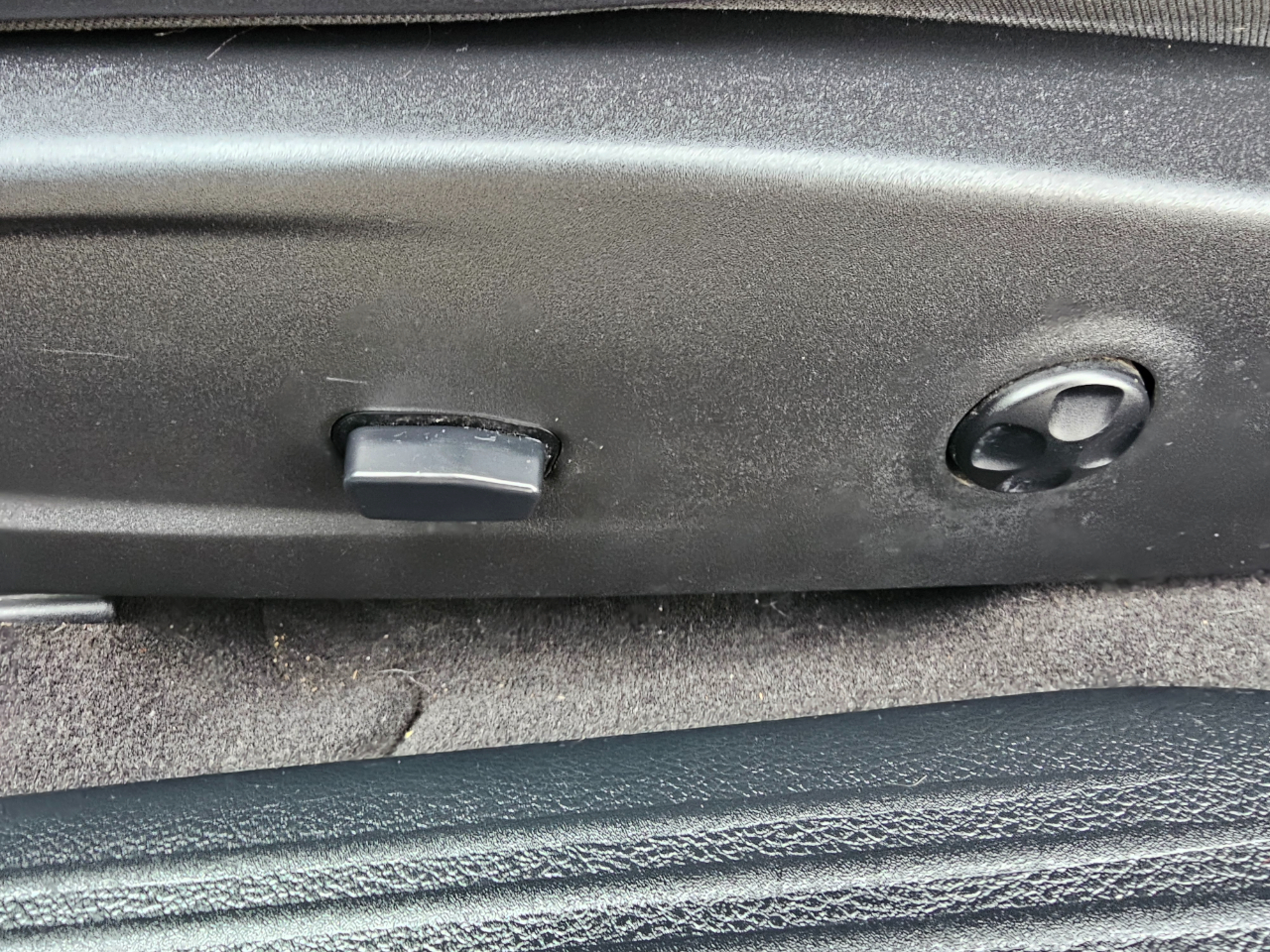 Dodge Challenger 2dr Cpe SXT Plus 2015