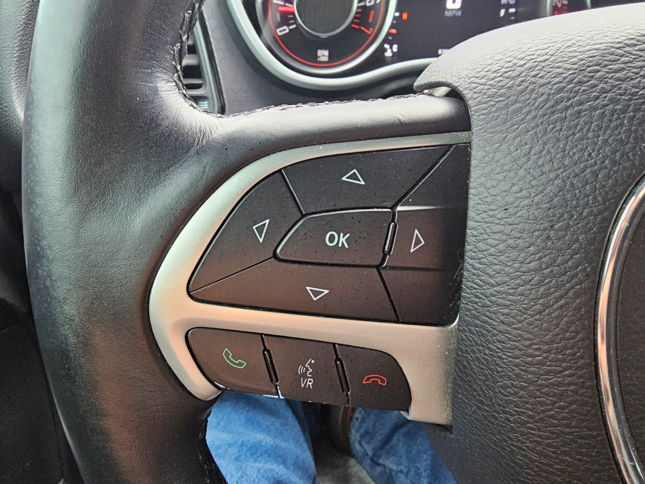 Dodge Challenger 2dr Cpe SXT Plus 2015