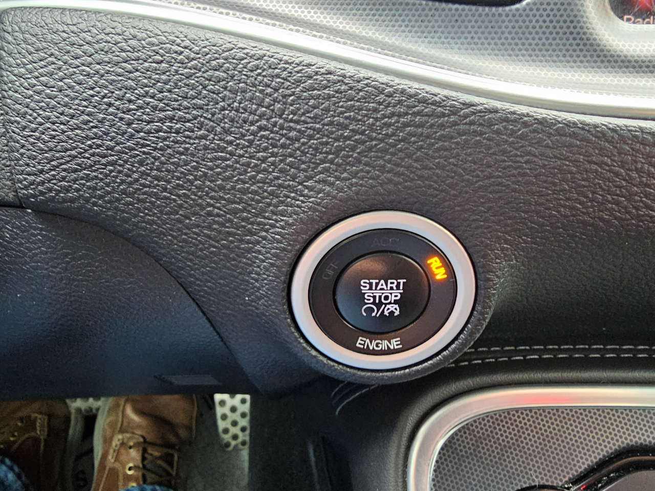 Dodge Challenger 2dr Cpe SXT Plus 2015