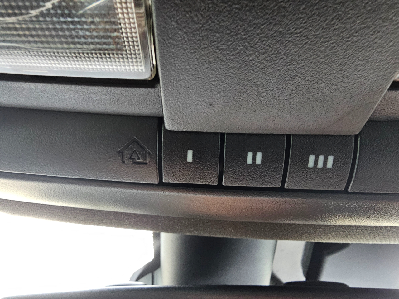 Dodge Challenger 2dr Cpe SXT Plus 2015