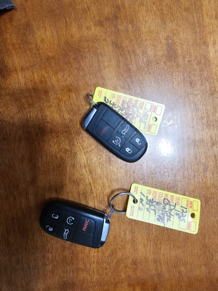 Dodge Challenger 2dr Cpe SXT Plus 2015