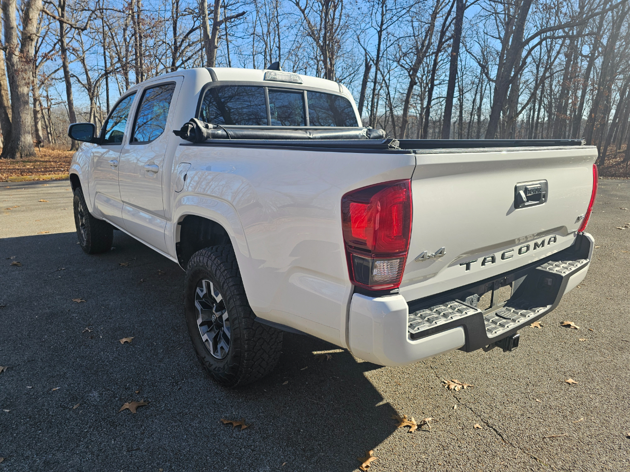 Toyota Tacoma 4WD TRD Off Road Double Cab 5' Bed V6 MT (Natl) 2020