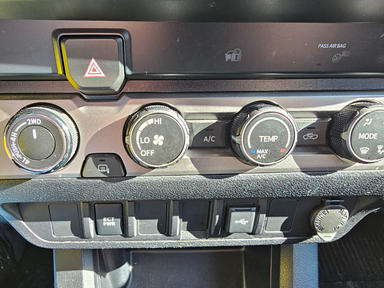 Toyota Tacoma 4WD TRD Off Road Double Cab 5' Bed V6 MT (Natl) 2020