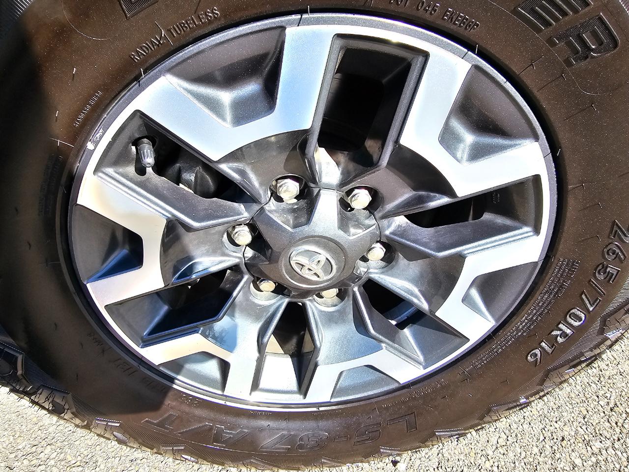 Toyota Tacoma 4WD TRD Off Road Double Cab 5' Bed V6 MT (Natl) 2020