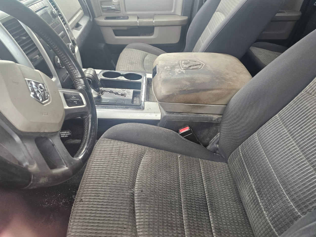 RAM 1500 2WD Quad Cab 140.5" Big Horn 2011