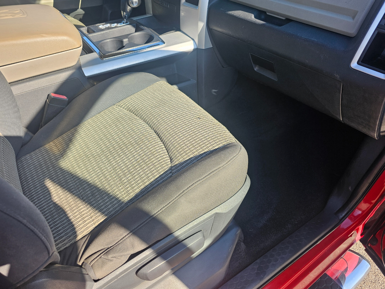 RAM 1500 2WD Quad Cab 140.5" Big Horn 2011