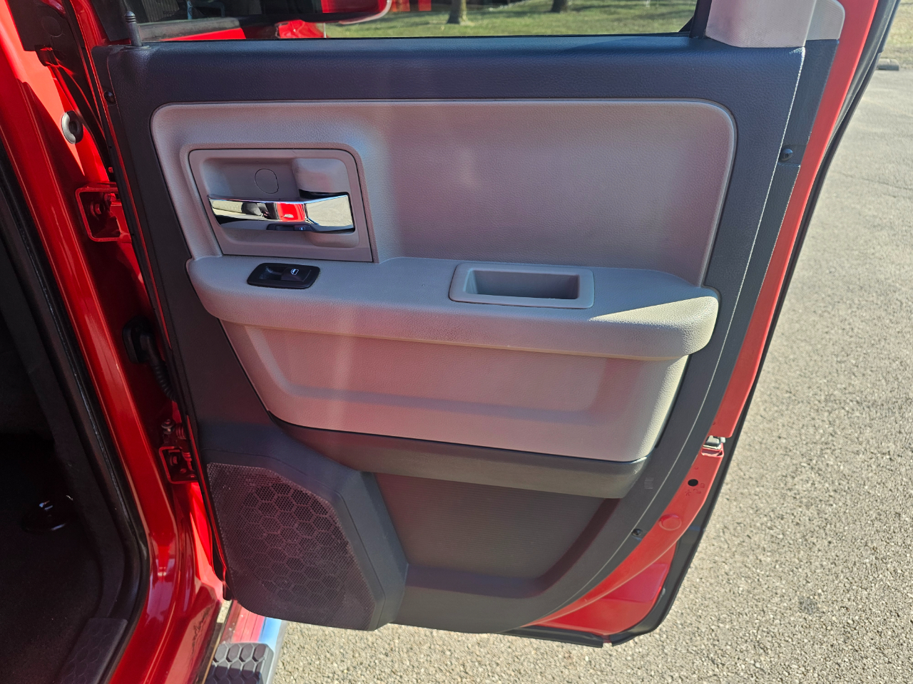 RAM 1500 2WD Quad Cab 140.5" Big Horn 2011