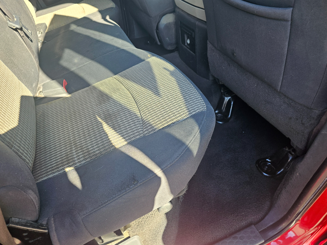 RAM 1500 2WD Quad Cab 140.5" Big Horn 2011