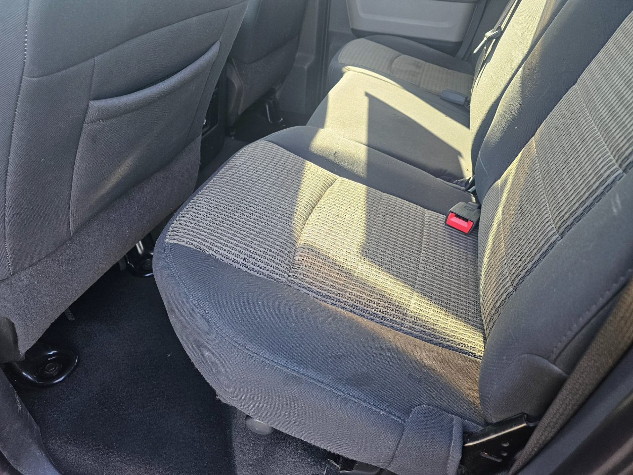 RAM 1500 2WD Quad Cab 140.5" Big Horn 2011