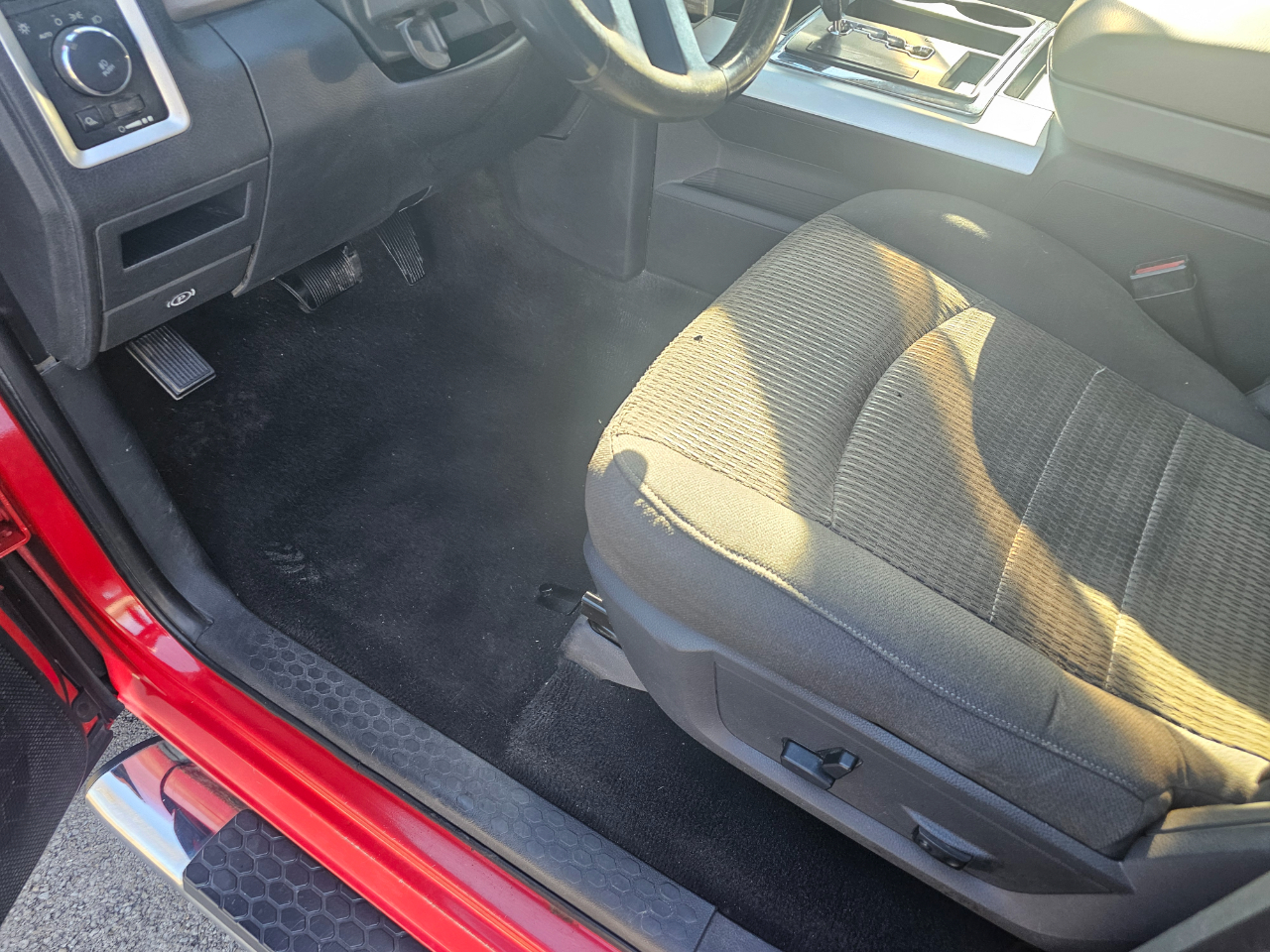 RAM 1500 2WD Quad Cab 140.5" Big Horn 2011