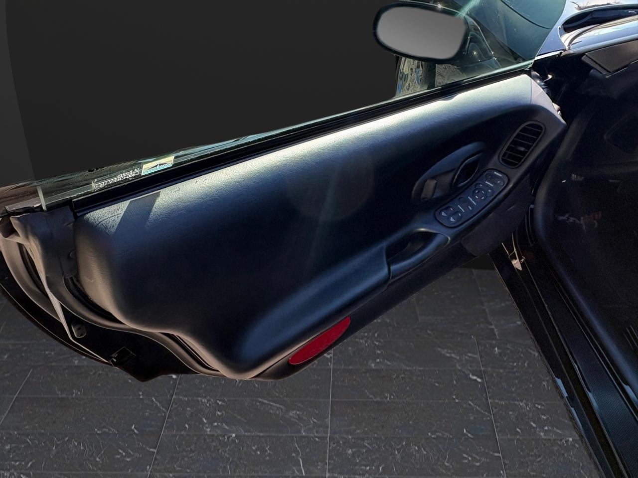 Chevrolet Corvette 2D Convertible 2004