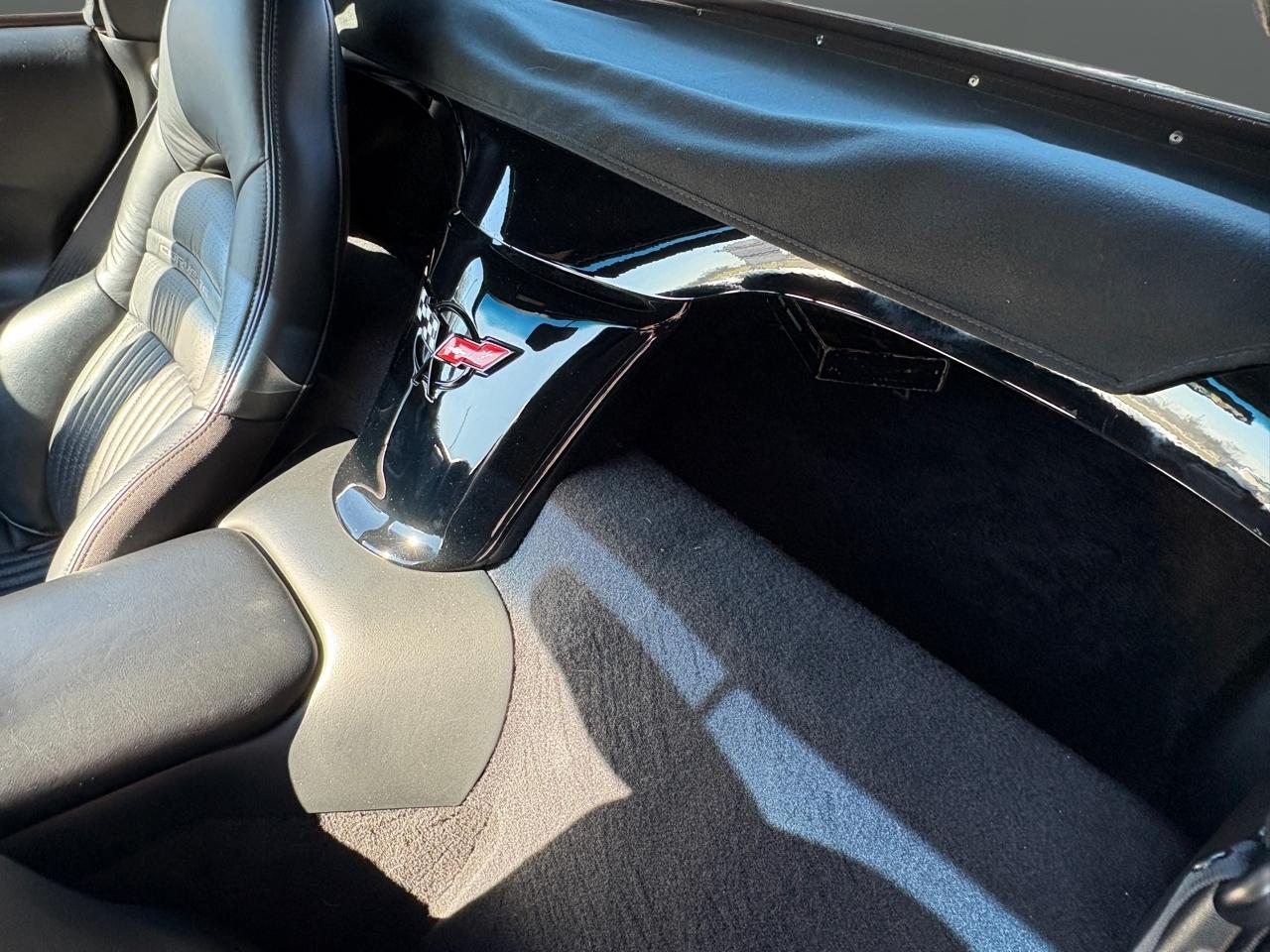 Chevrolet Corvette 2D Convertible 2004