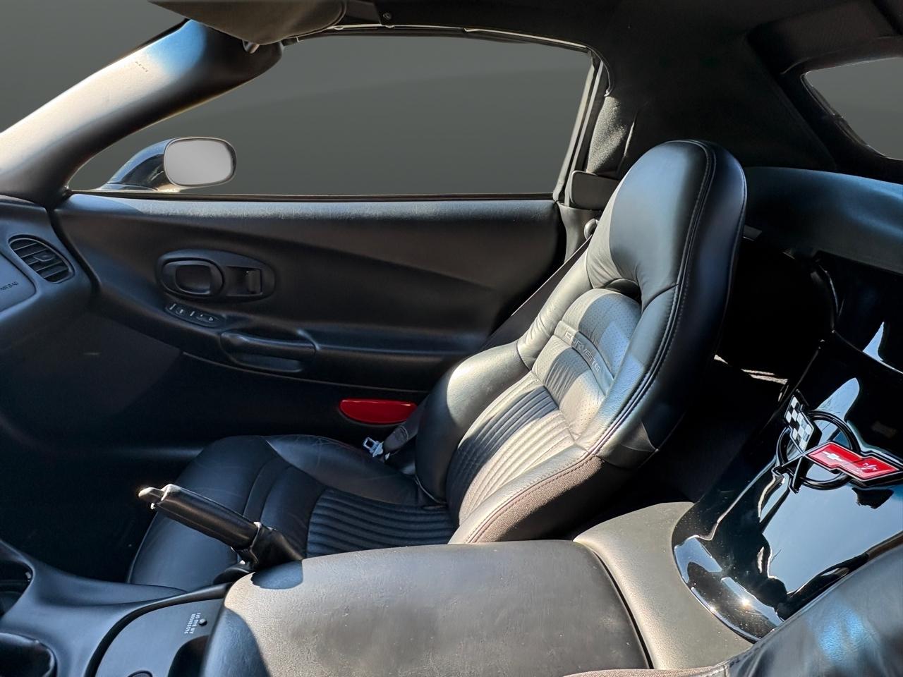 Chevrolet Corvette 2D Convertible 2004