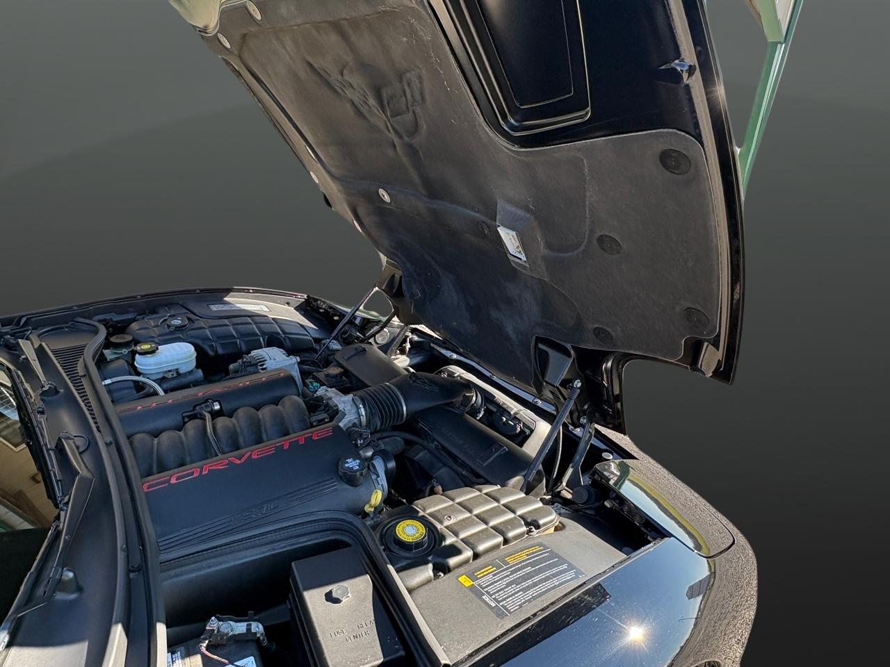 Chevrolet Corvette 2D Convertible 2004