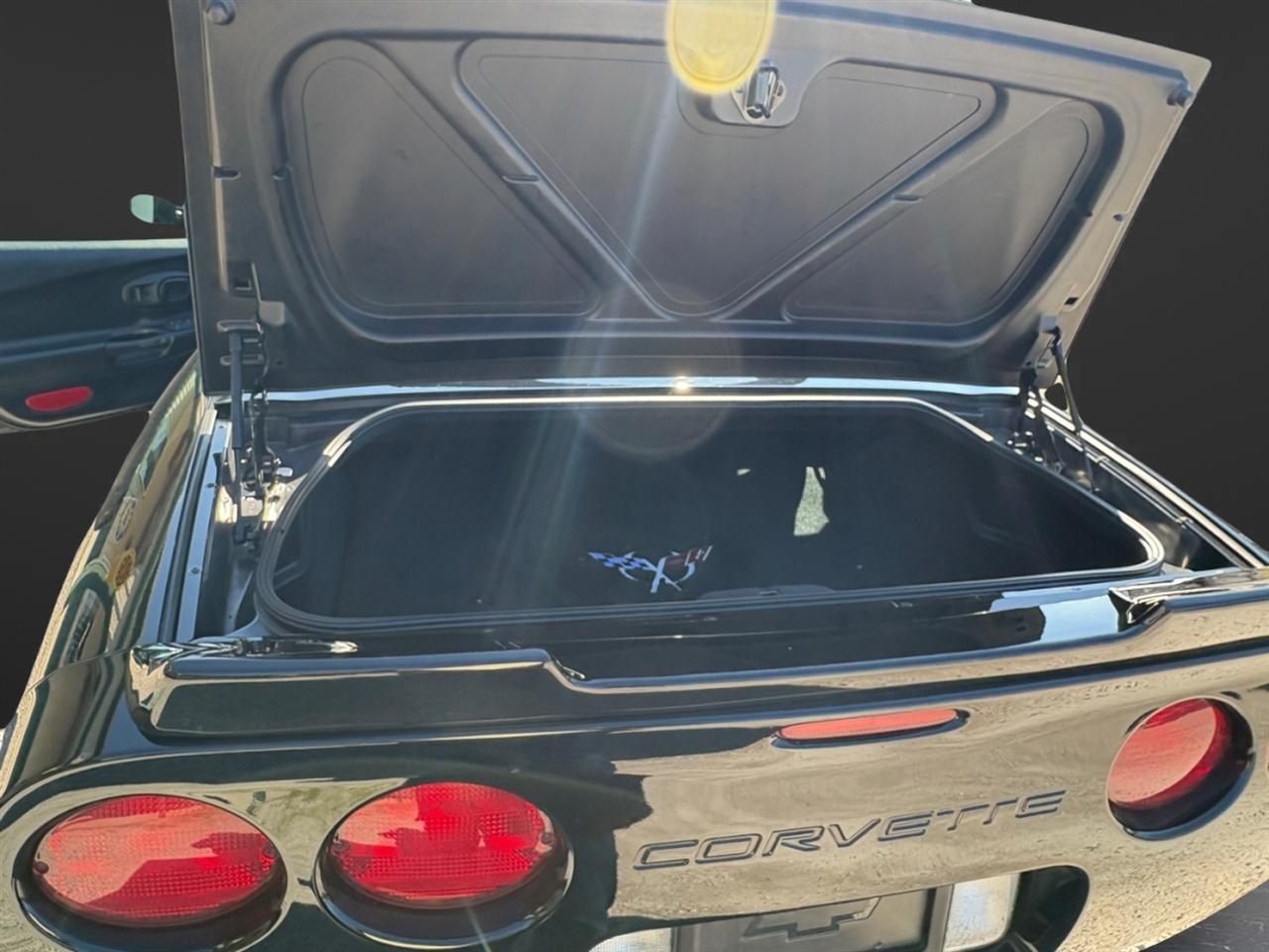 Chevrolet Corvette 2D Convertible 2004